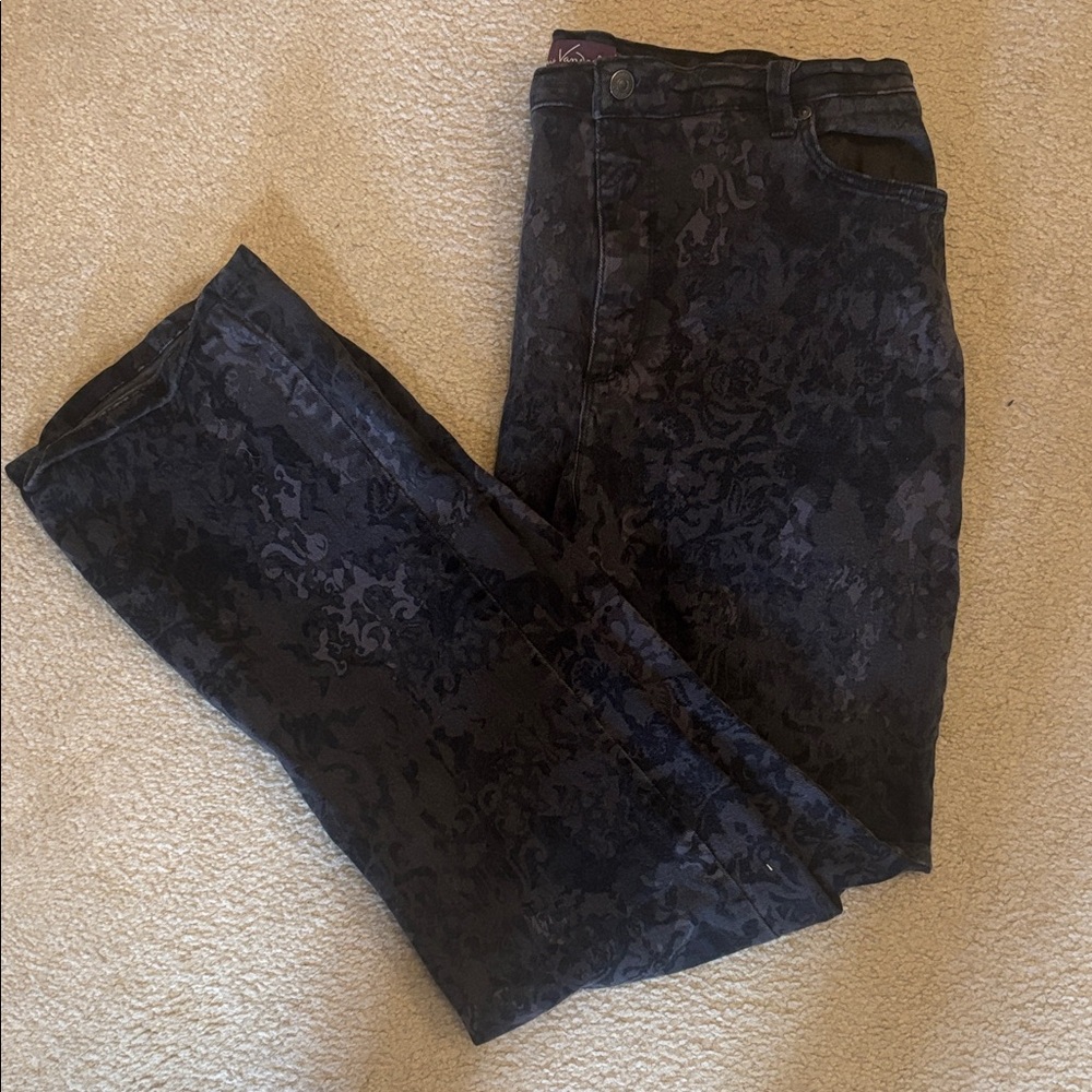 Gloria Vanderbilt Black Floral Charcoal Gloria Vanderbilt Amanda Stretch Jeans. - Picture 1 of 6